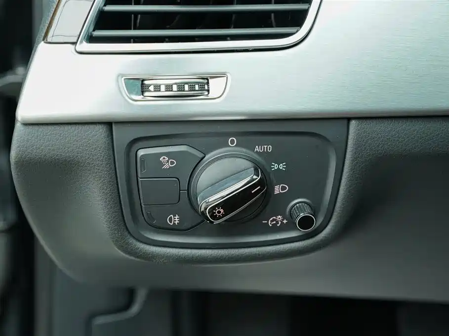 Audi A8L 45 TFSI quattro Luxury