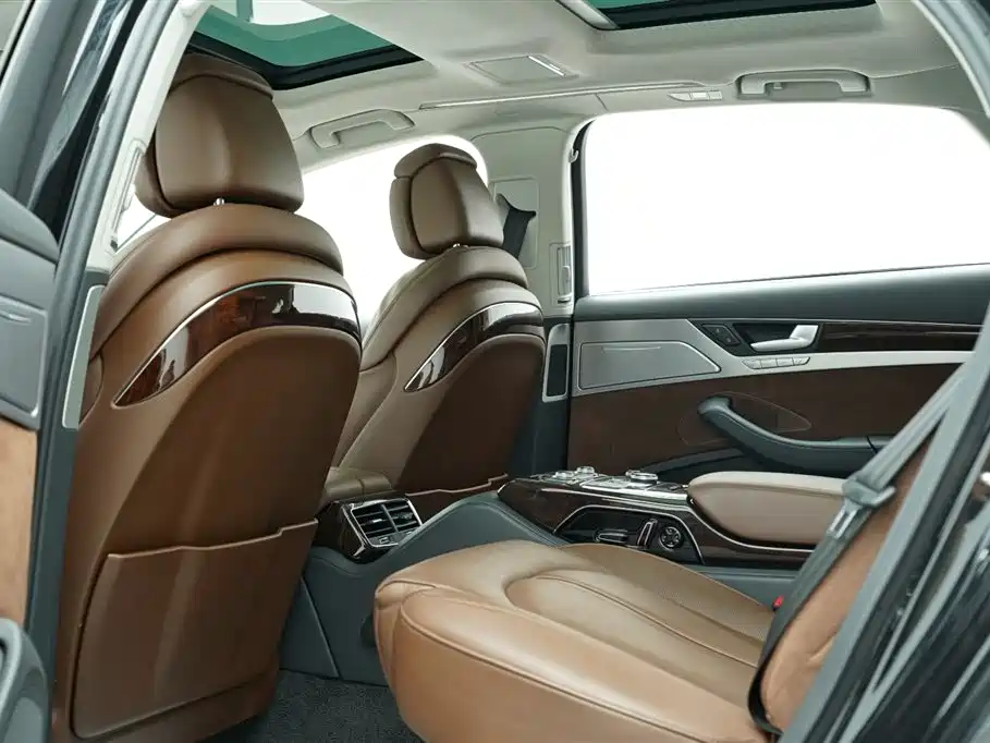 Audi A8L 45 TFSI quattro Luxury