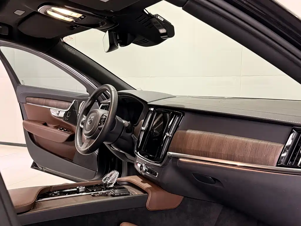 Volvo S90 2024 B5 Inscription Luxury