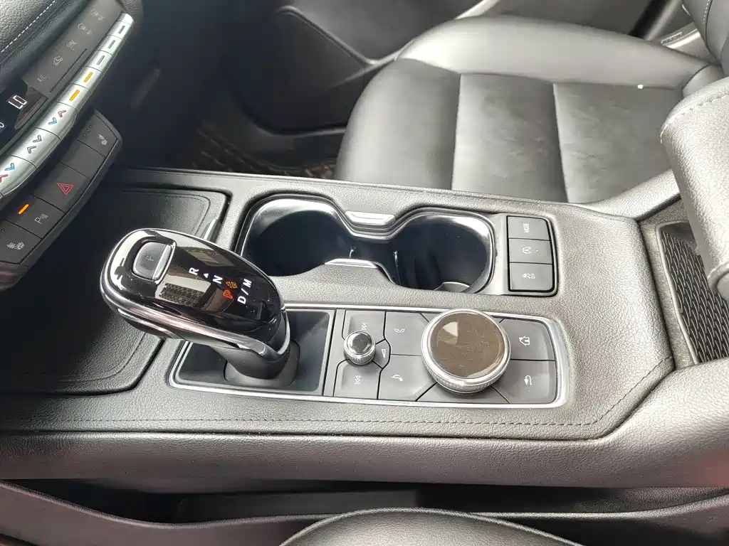 Cadillac XT4 2021 28T FWD Luxury