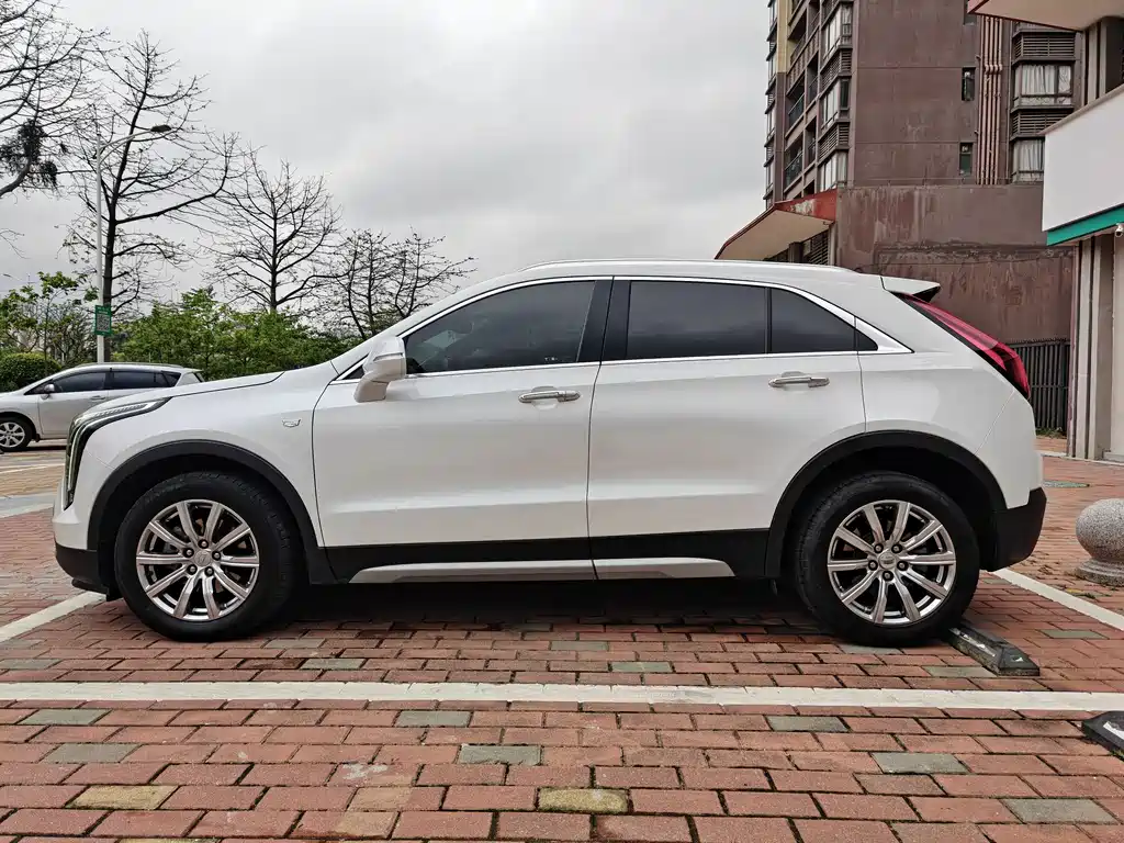 Cadillac XT4 2021 28T FWD Luxury