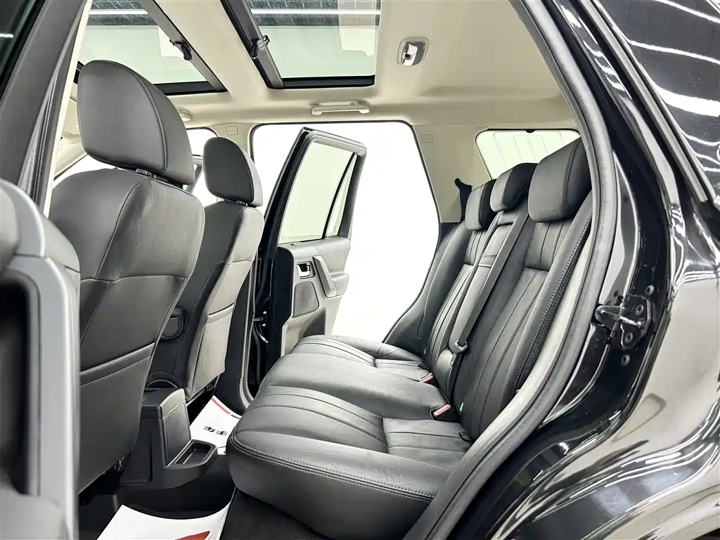 Land Rover Freelander 2 2013 2.0T Si4 SE Gasoline Version