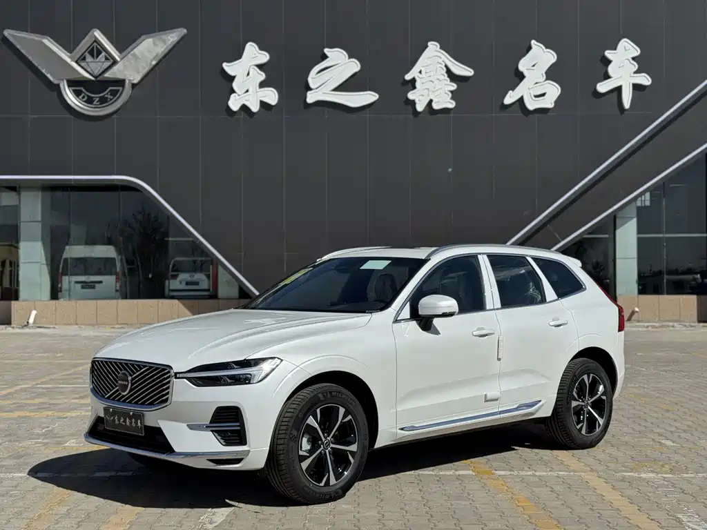 Volvo XC60 2026 B5 AWD Momentum
