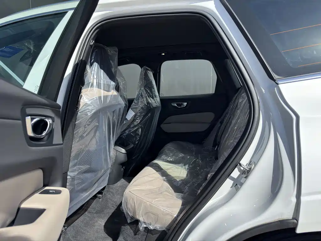 Volvo XC60 2026 B5 AWD Momentum