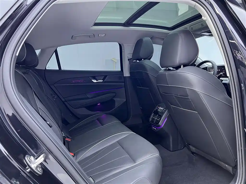 Volkswagen Passat 2025 Pro 380TSI Starry Dragon Edition