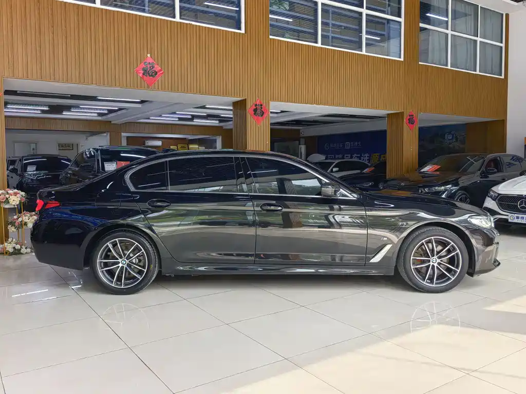 BMW 5 Series 2022 525Li M Sport Package