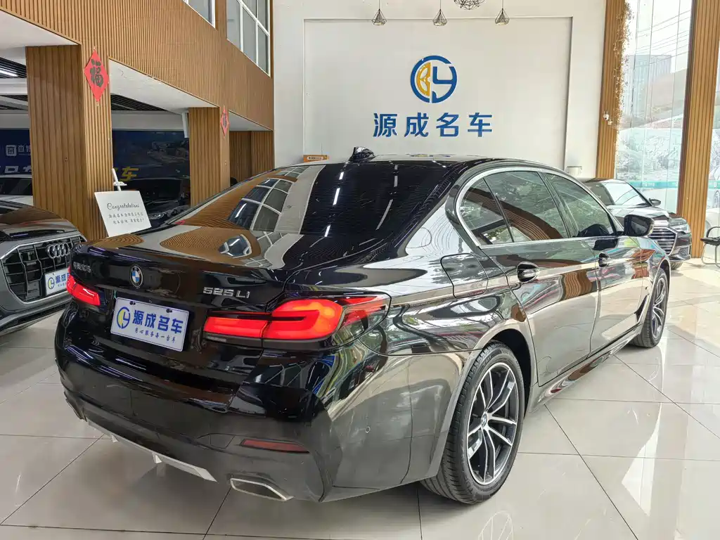 BMW 5 Series 2022 525Li M Sport Package
