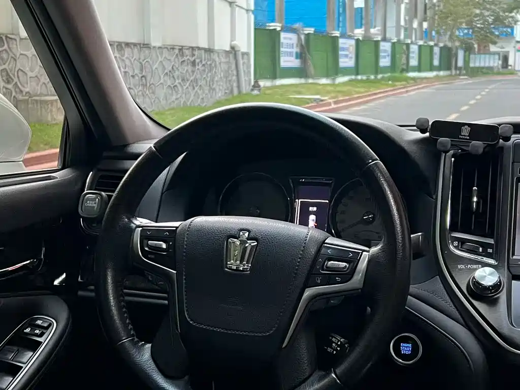 Toyota Crown 2015 2.0T Fashion Edition
