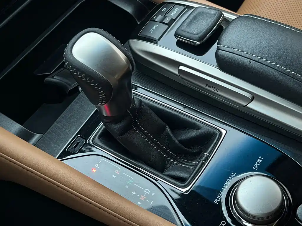 Lexus GS 2016 200t Leading Edition