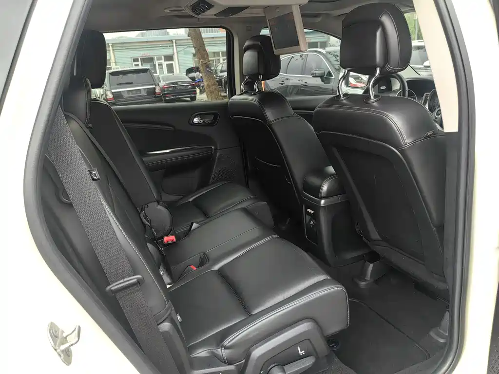 Dodge Journey 2013 2.4L FWD Premium Edition