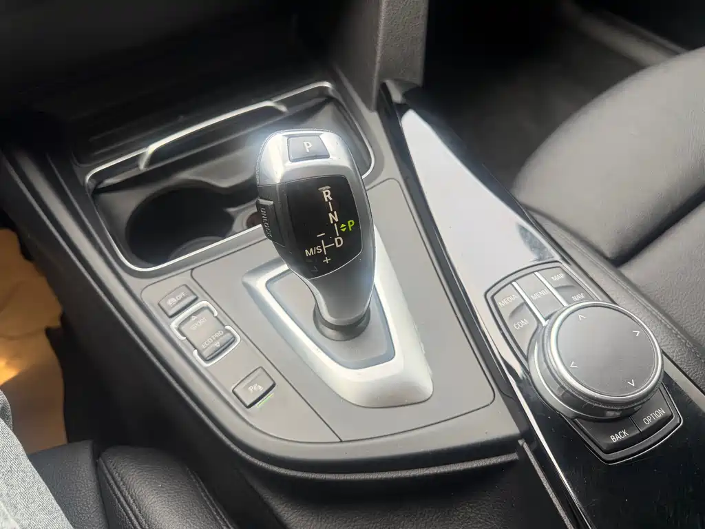 BMW 3 Series GT 2018 320i Fashion Edition