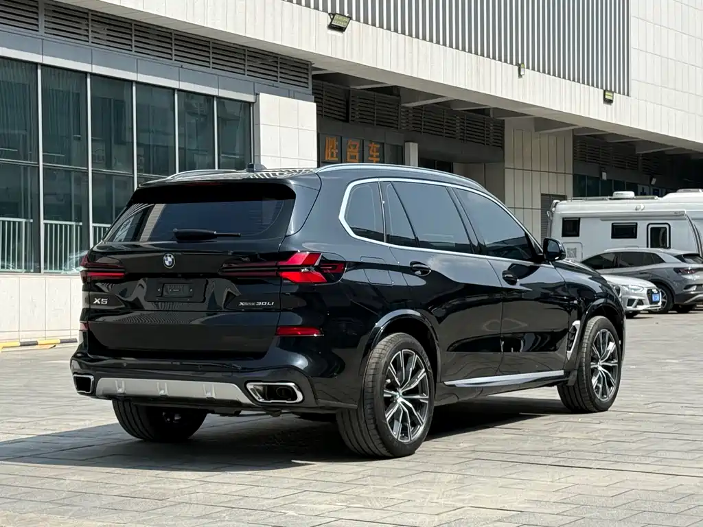BMW X5 2023 xDrive 30Li M Sport Package