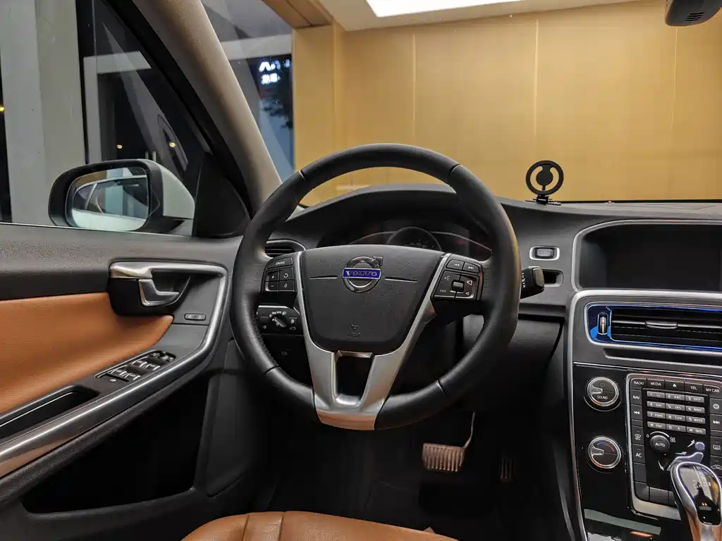 Volvo S60L 2018 T3 Zhi Jin Edition