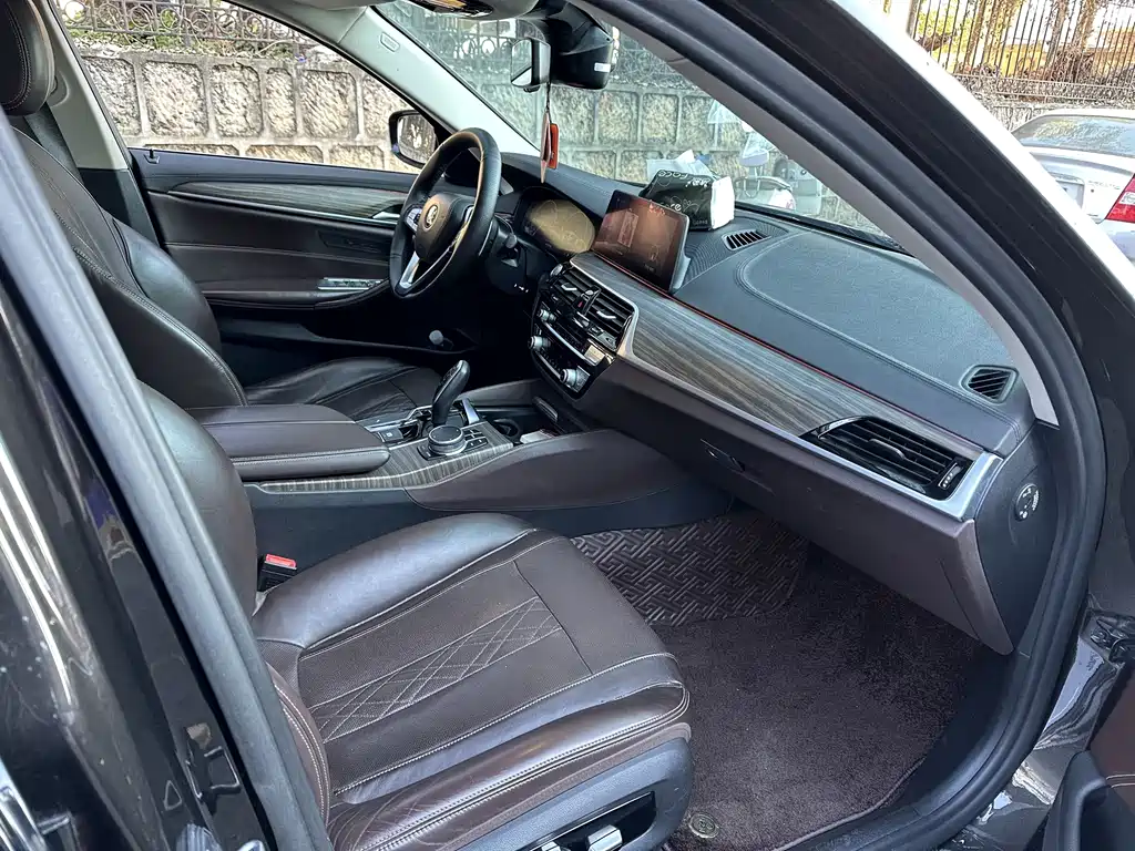 BMW 5 Series 2019 530Li Leading Edition Luxury Package