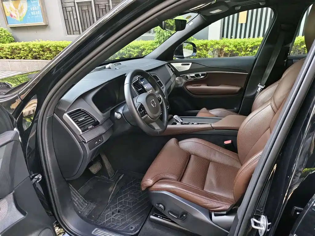 2023 Volvo XC90 Recharge T8 Ultimate 7-Seater