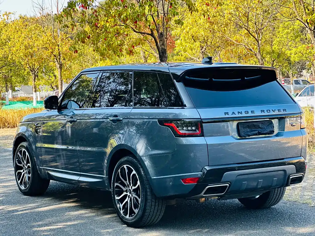 Range Rover Sport 2021 3.0L inline-six Black Edition