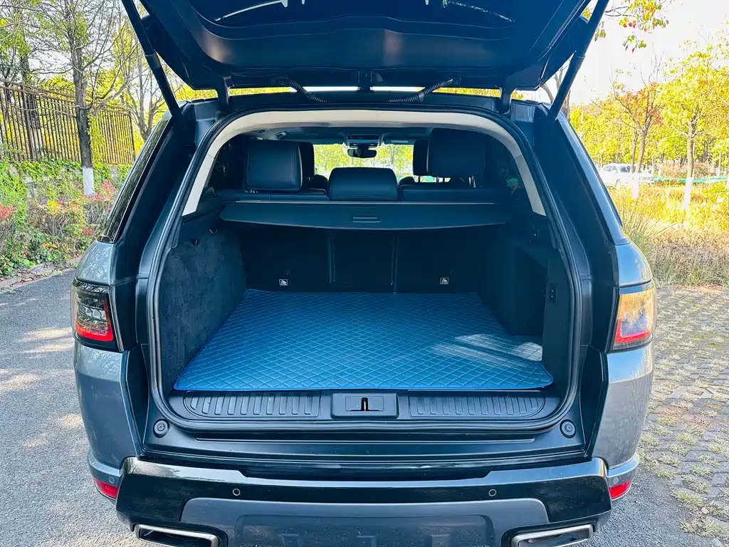 Range Rover Sport 2021 3.0L inline-six Black Edition