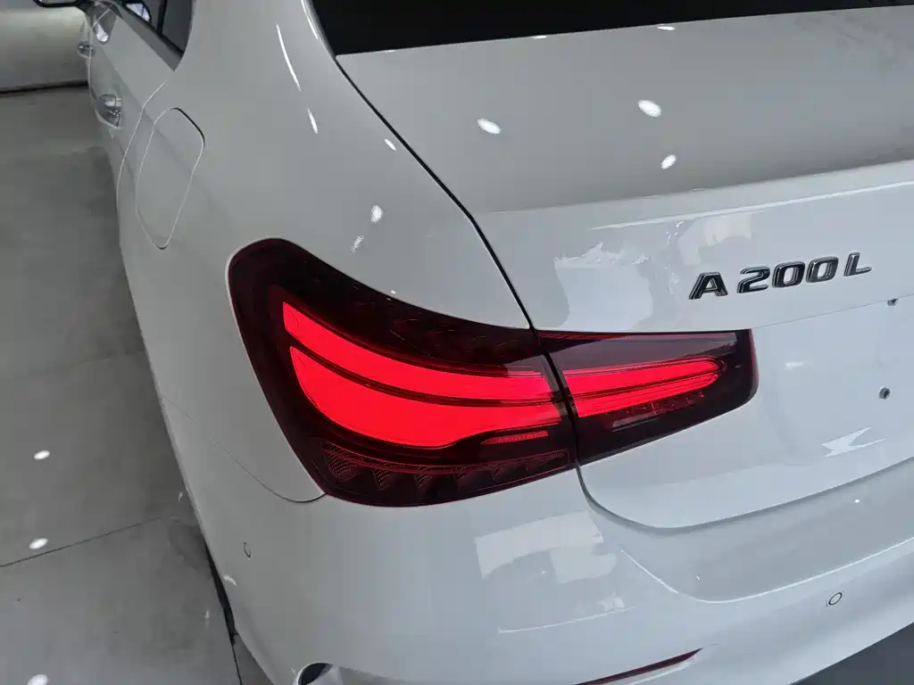 Mercedes-Benz A-Class 2025 A 200 L Fashion Edition