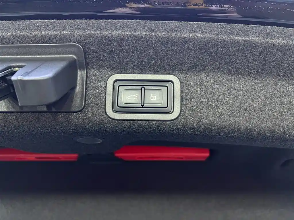 Audi A6L 2025 45 TFSI Zhenxuan Dynamic Trim