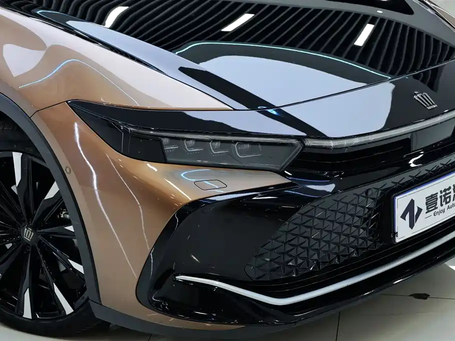 Toyota Crown SportCross 2023 2.4T HEV AWD Premium Edition