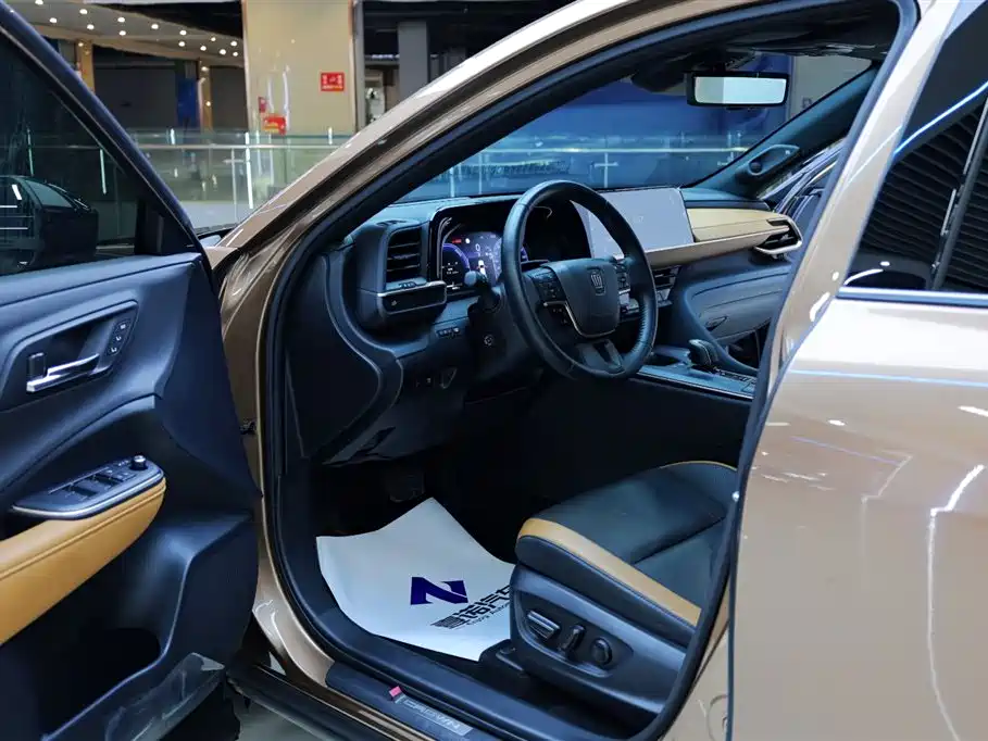 Toyota Crown SportCross 2023 2.4T HEV AWD Premium Edition