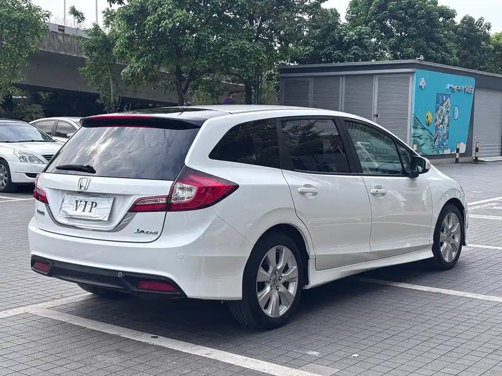 Honda Jade 2014 1.8L Automatic Comfort Elite Edition 5-seater