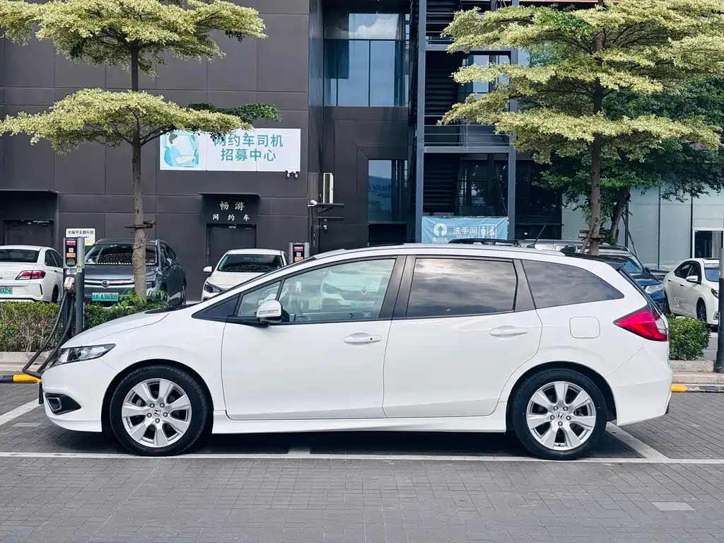 Honda Jade 2014 1.8L Automatic Comfort Elite Edition 5-seater