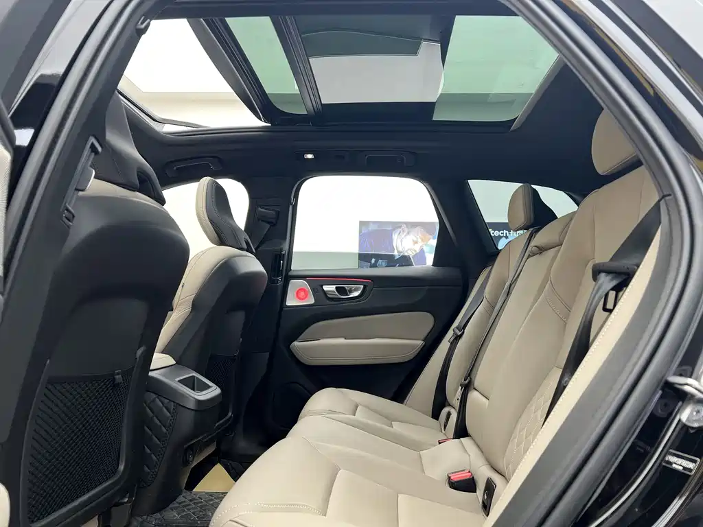 Volvo XC60 2026 B5 AWD Momentum Luxury Edition