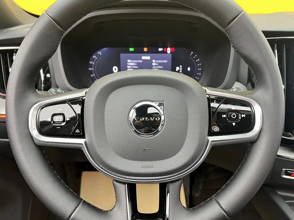 Volvo XC60 2026 B5 AWD Momentum Luxury Edition