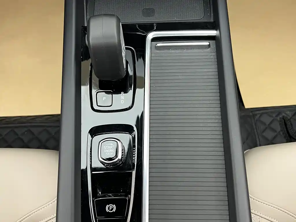 Volvo XC60 2026 B5 AWD Momentum Luxury Edition
