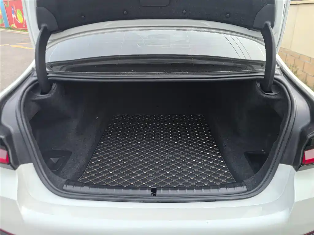 BMW 5 Series 2022 525Li M Sport Package