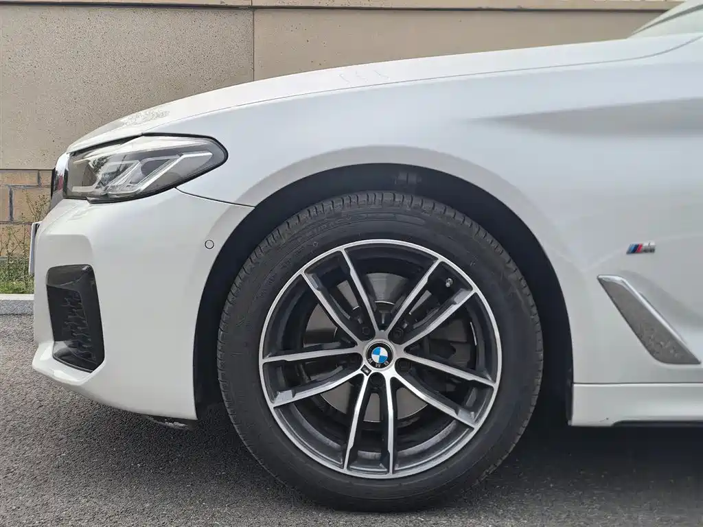 BMW 5 Series 2022 525Li M Sport Package