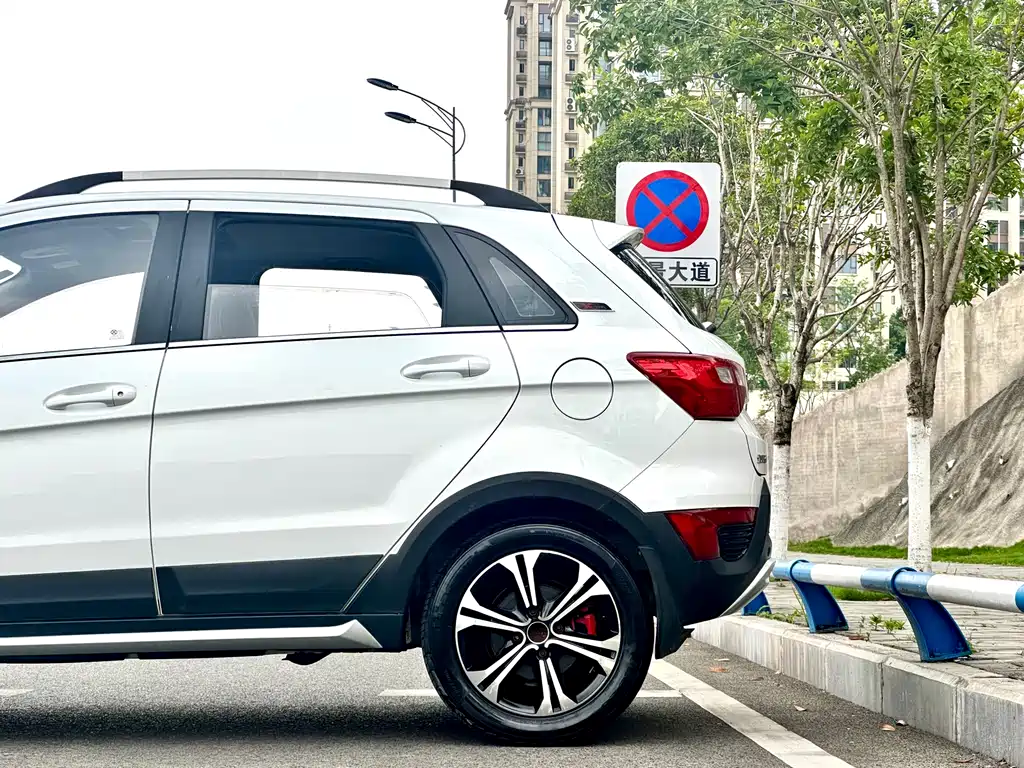 Senova X25 2015 1.5L Manual Elite