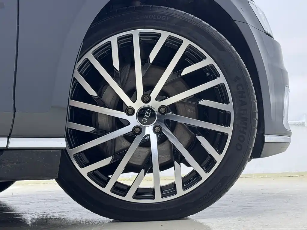 Audi A8L 2021 50 TFSI quattro Comfort Trim