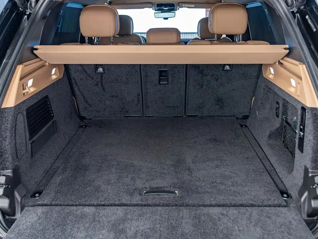 Range Rover 2025 3.0 L6 400PS Vogue LWB