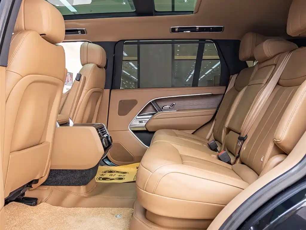 Range Rover 2025 3.0 L6 400PS Vogue LWB