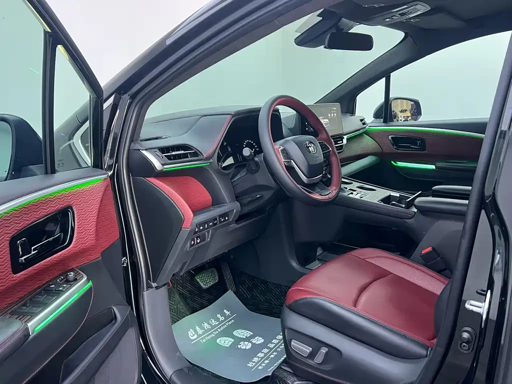 Toyota Sienna 2024 2.5L Hybrid Premium Edition