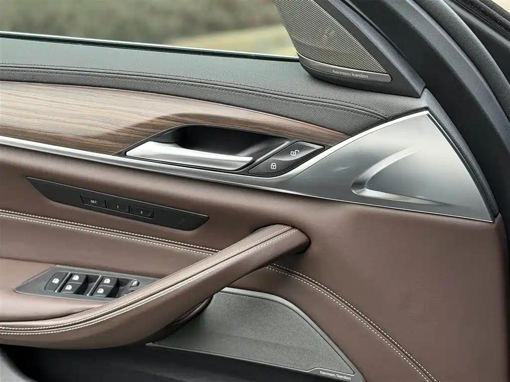 BMW 5 Series 2018 530Li Executive Luxury Edition