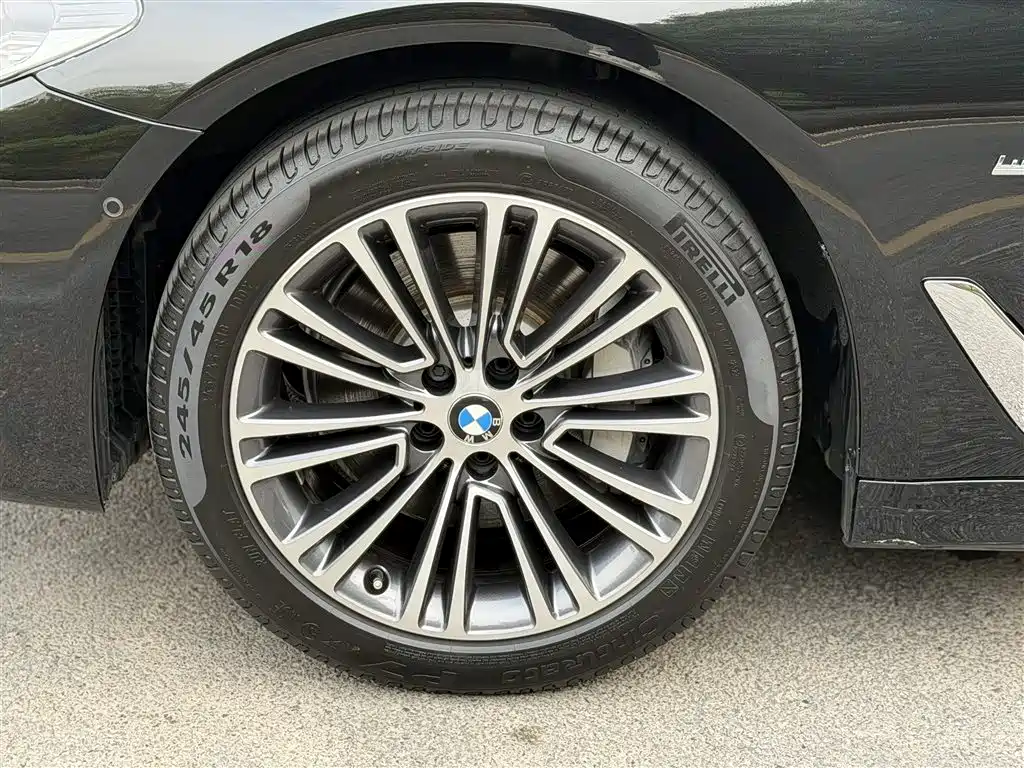 BMW 5 Series 2018 530Li Executive Luxury Edition