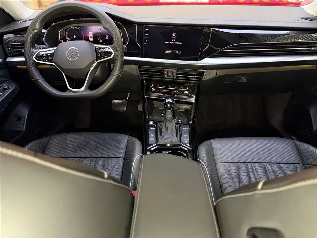 Volkswagen Passat 2022 330TSI Starlight Premium Edition