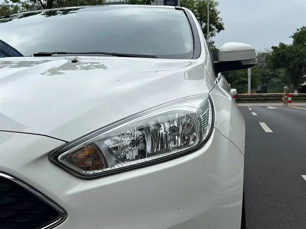 Ford Focus 2015 Hatchback EcoBoost 180 Automatic Elite