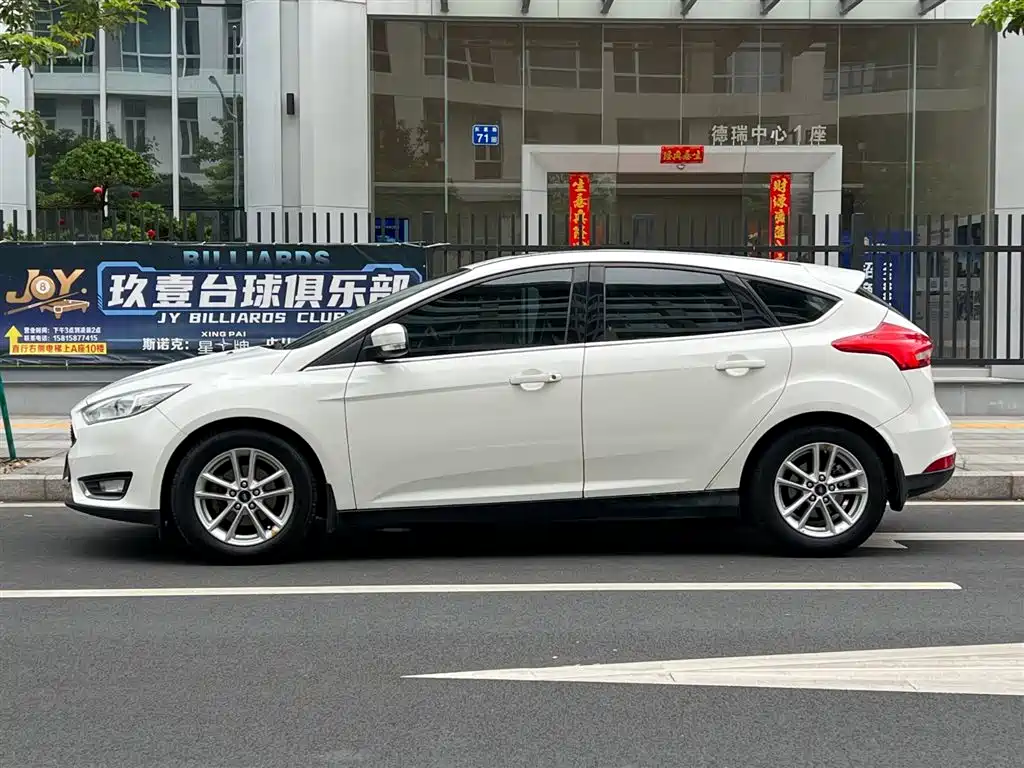 Ford Focus 2015 Hatchback EcoBoost 180 Automatic Elite