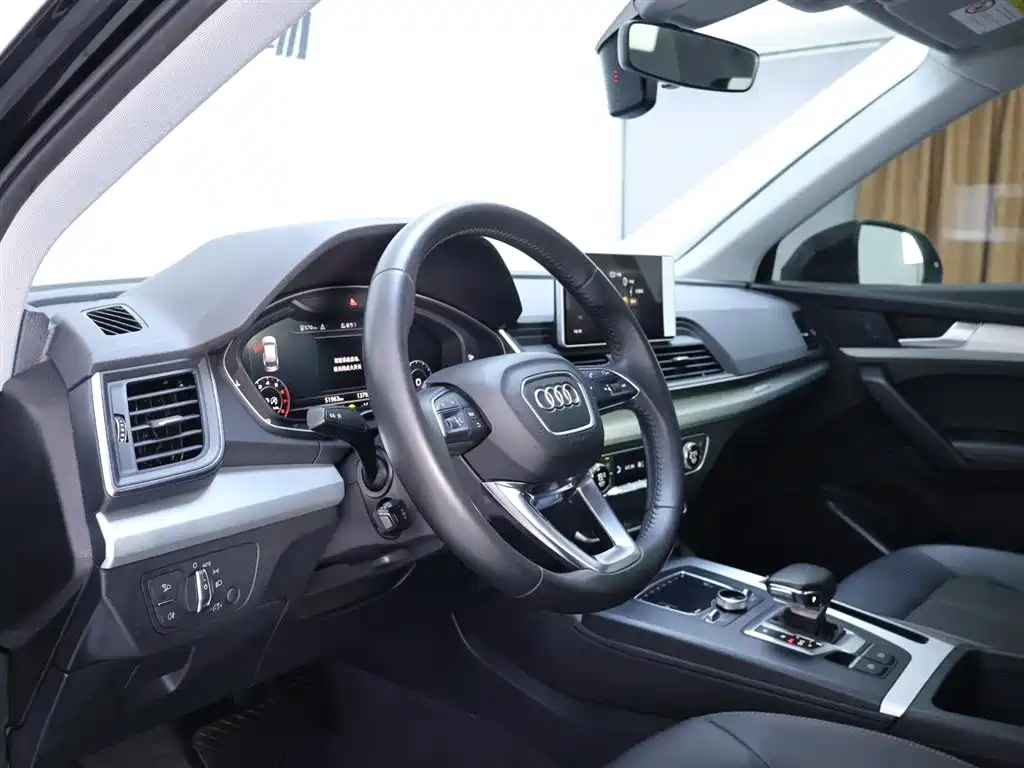 Audi Q5L 2018 40 TFSI Fashion Edition China VI