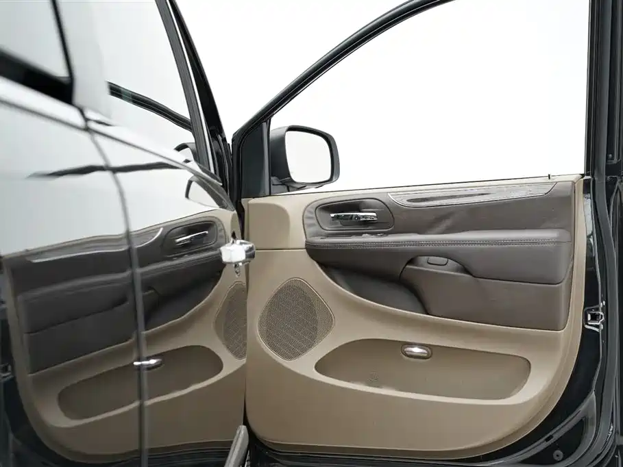 Chrysler Grand Voyager 2013 3.6L Luxury Edition