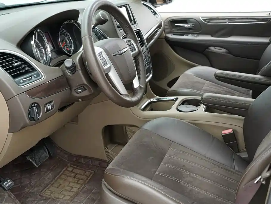 Chrysler Grand Voyager 2013 3.6L Luxury Edition