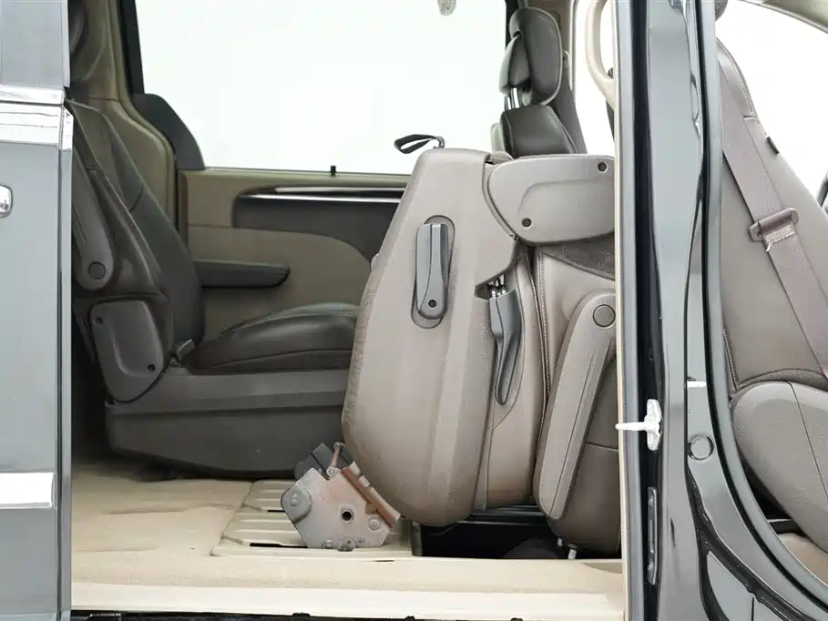 Chrysler Grand Voyager 2013 3.6L Luxury Edition