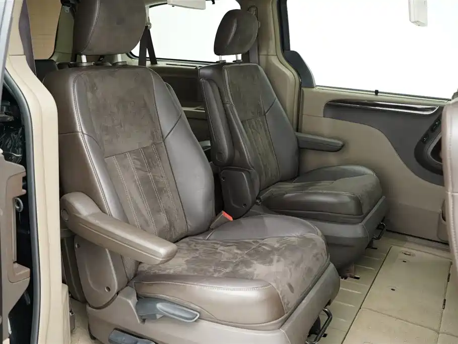 Chrysler Grand Voyager 2013 3.6L Luxury Edition