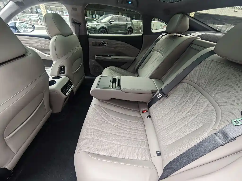 Geely Galaxy Xingyao 8 2025 130km EM-P Starship Edition