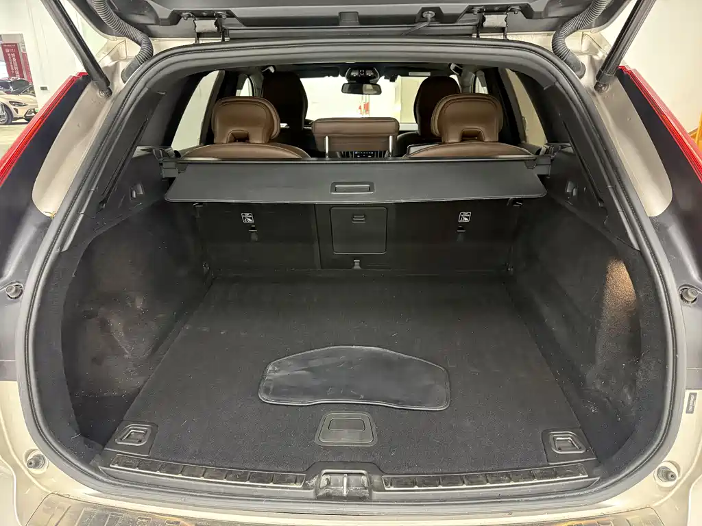 Volvo XC60 2023 B5 AWD Momentum