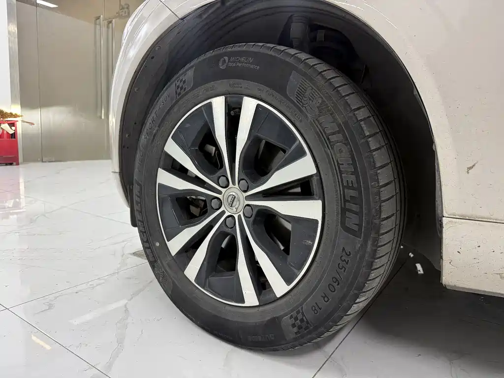Volvo XC60 2023 B5 AWD Momentum